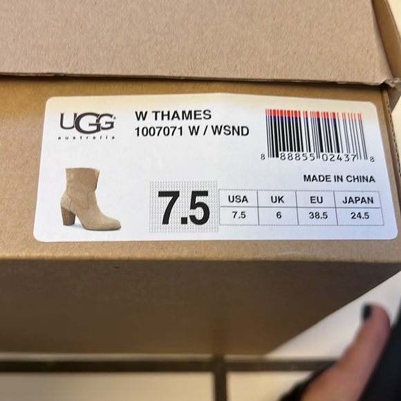 Ugh,soft suede booties - Picture 5 of 5